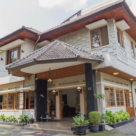 Reddoorz Near Institut Teknologi Bandung 2 Ξενοδοχείο Εξωτερικό φωτογραφία