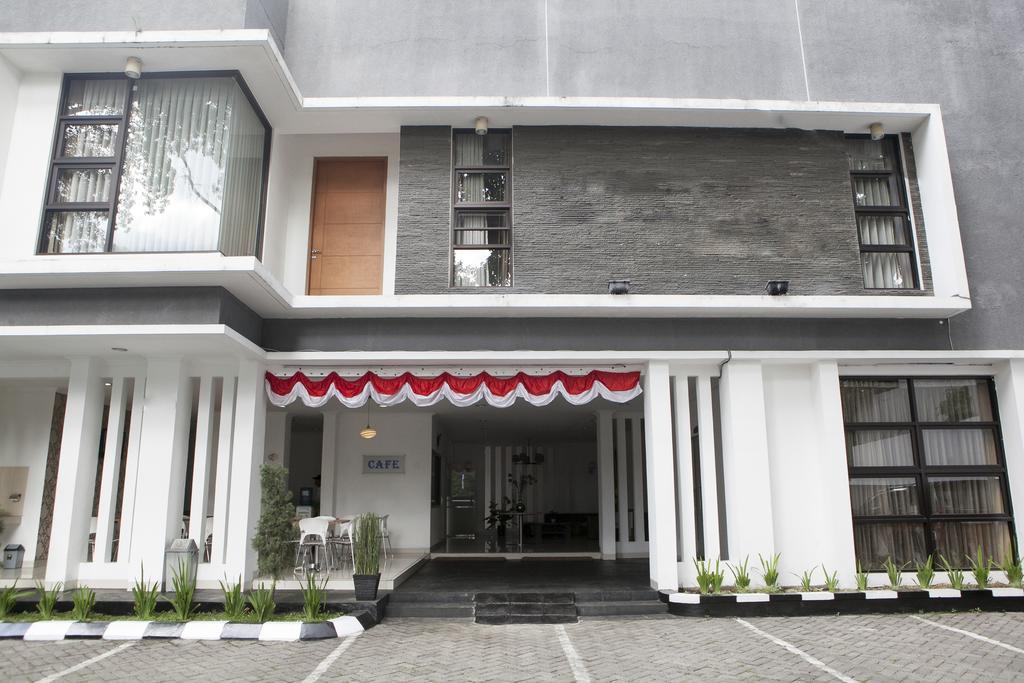 Reddoorz Near Institut Teknologi Bandung 2 Ξενοδοχείο Εξωτερικό φωτογραφία